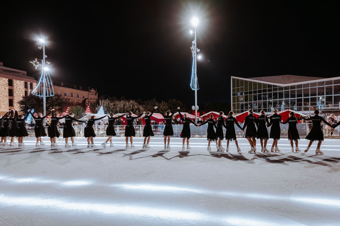 Zagrebačke pahuljice priredile pravu bajku na šibenskom klizalištu