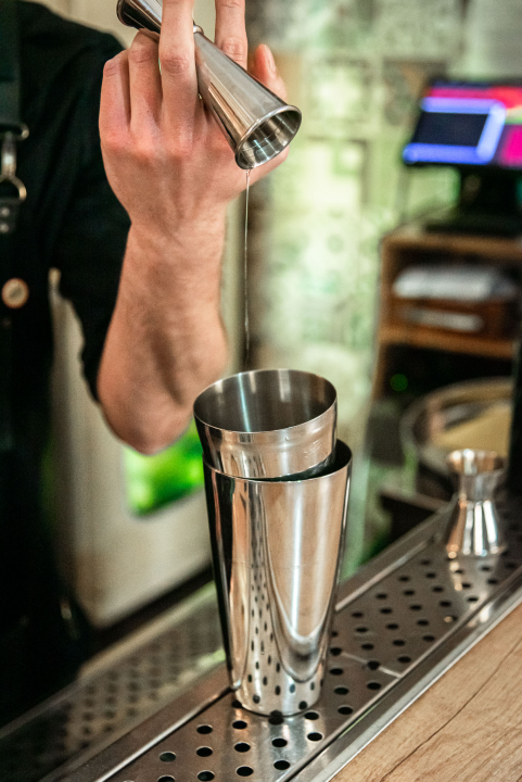 Zima u Vintage Baru: Uživajte u toplim koktelima i kreativnom programu 