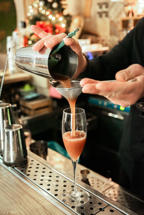 Zima u Vintage Baru: Uživajte u toplim koktelima i kreativnom programu 