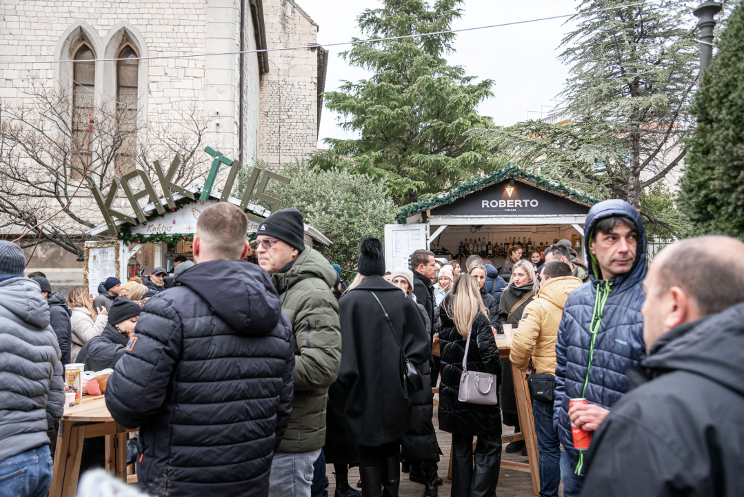 Tradicionalni koncert Fenixa: Šibenčanima bura ne ometa zabavu