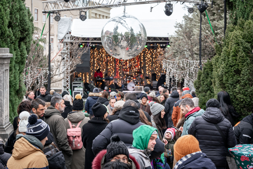 Tradicionalni koncert Fenixa: Šibenčanima bura ne ometa zabavu