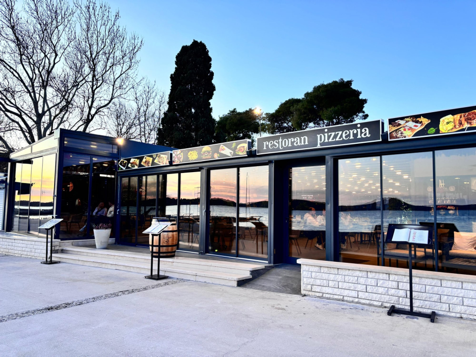 FOTO Ne propustite nezaboravnu večer uz Tamburaški sastav Neverin u restoranu Šarm!