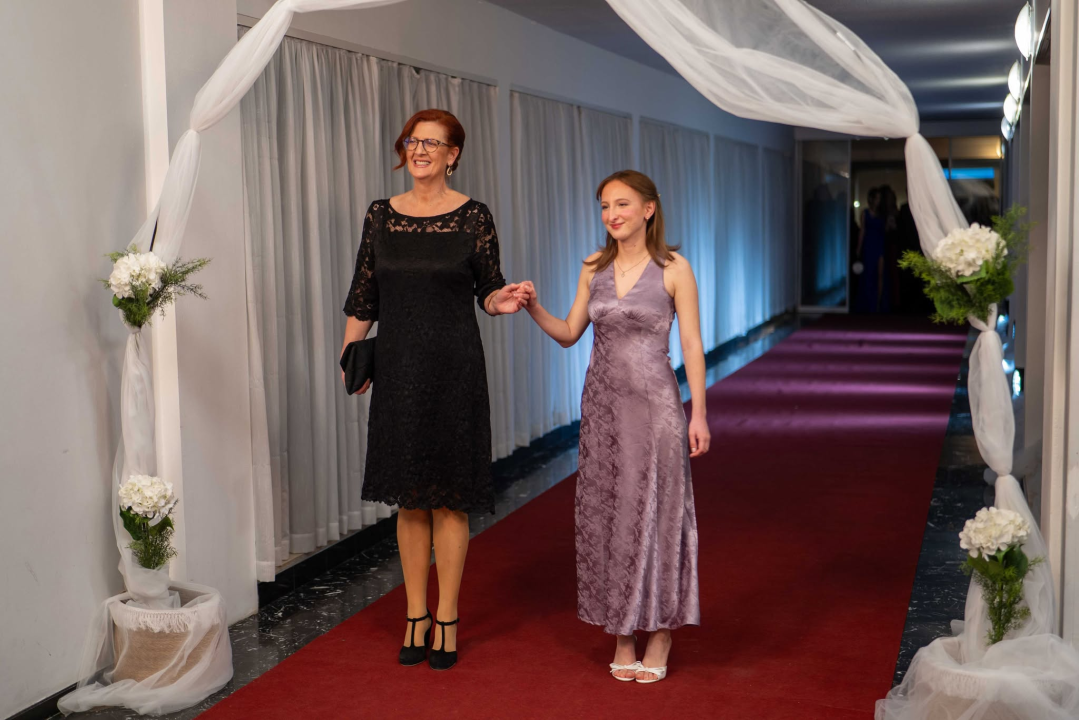 FOTOGALERIJA Zavirite na spektakularni Maturalni ples Ekonomske škole (1)