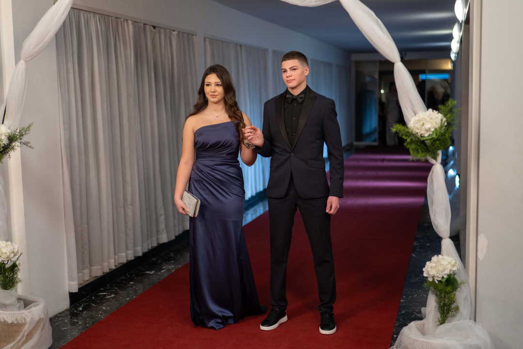 FOTOGALERIJA Zavirite na spektakularni Maturalni ples Ekonomske škole (2)