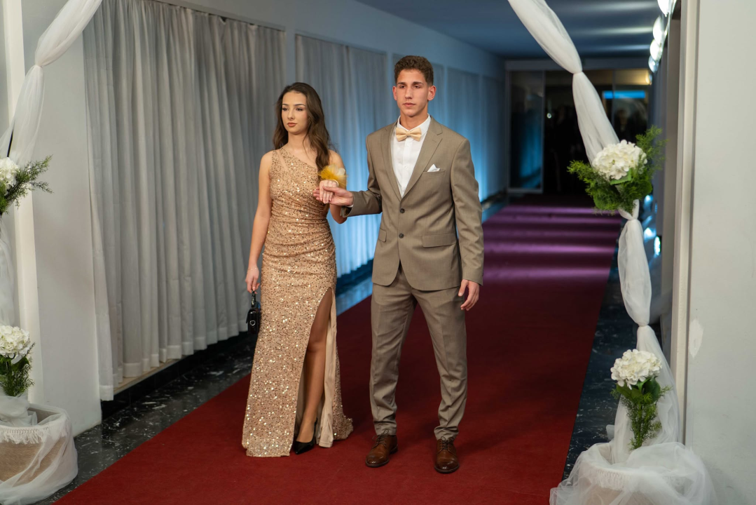 FOTOGALERIJA Zavirite na spektakularni Maturalni ples Ekonomske škole (1)