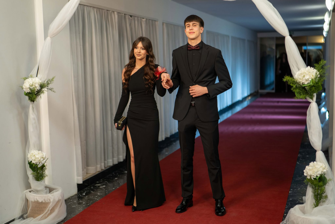 FOTOGALERIJA Zavirite na spektakularni Maturalni ples Ekonomske škole (1)