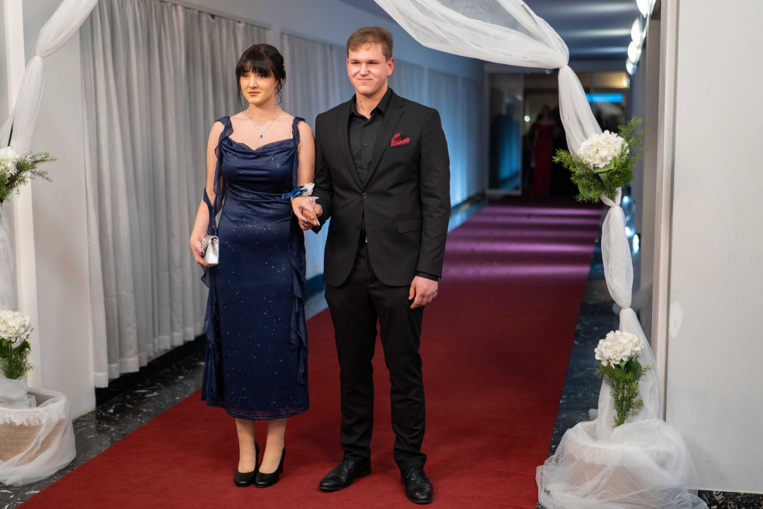 FOTOGALERIJA Zavirite na spektakularni Maturalni ples Ekonomske škole (1)