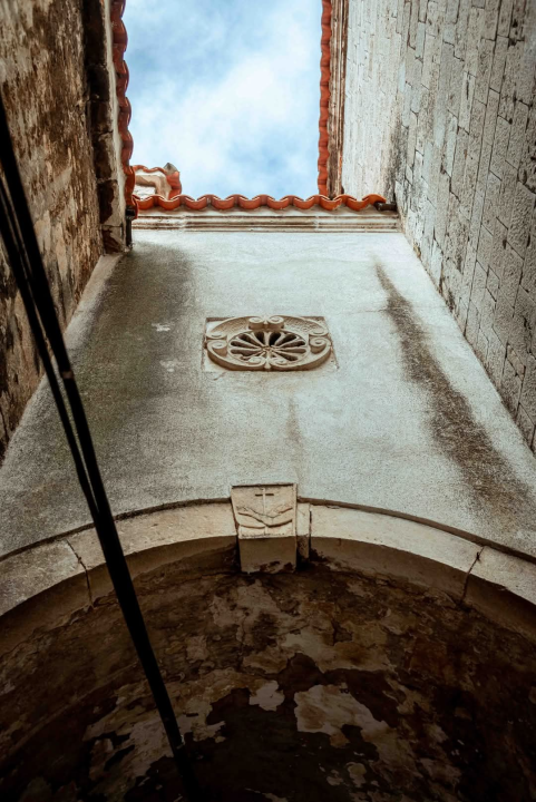 Gorica zimi: U starom šibenskom kvartu 'nema pasa', ali nađe se poneka mačka