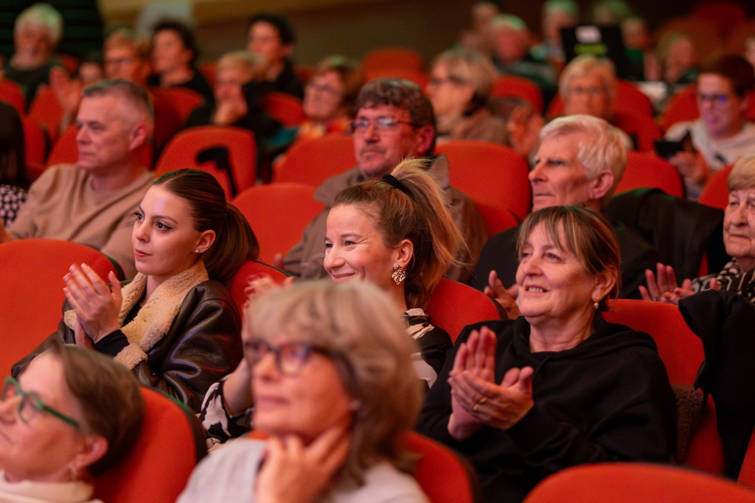 Humanitarni koncert u Vodicama: Klape zapjevale za malu Petru