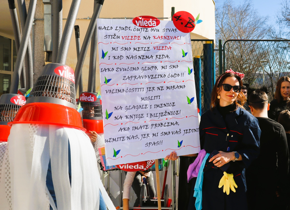 Vesela atmosfera: Velikoj maškaranoj povorci u Kninu pridružili se svi uzrasti