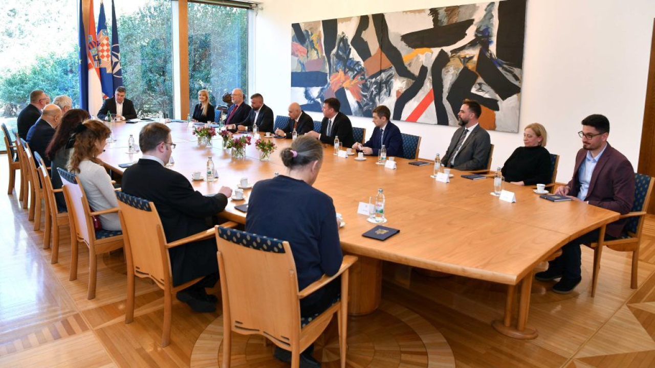 Predsjednik Milanović primio autore Zbornika Kralj Zvonimir