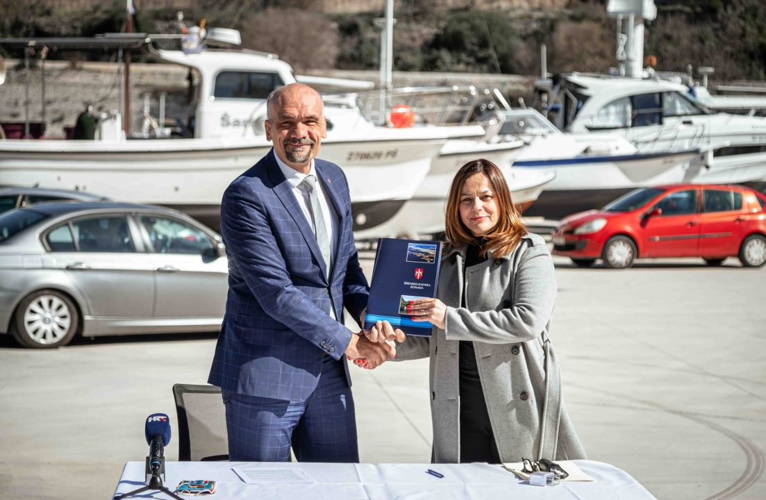 Župan Jelić i Jadranka Fržop potpisali ugovor o financiranju projekata: ‘Lučka infrastrukira nam je od iznimnog značaja’