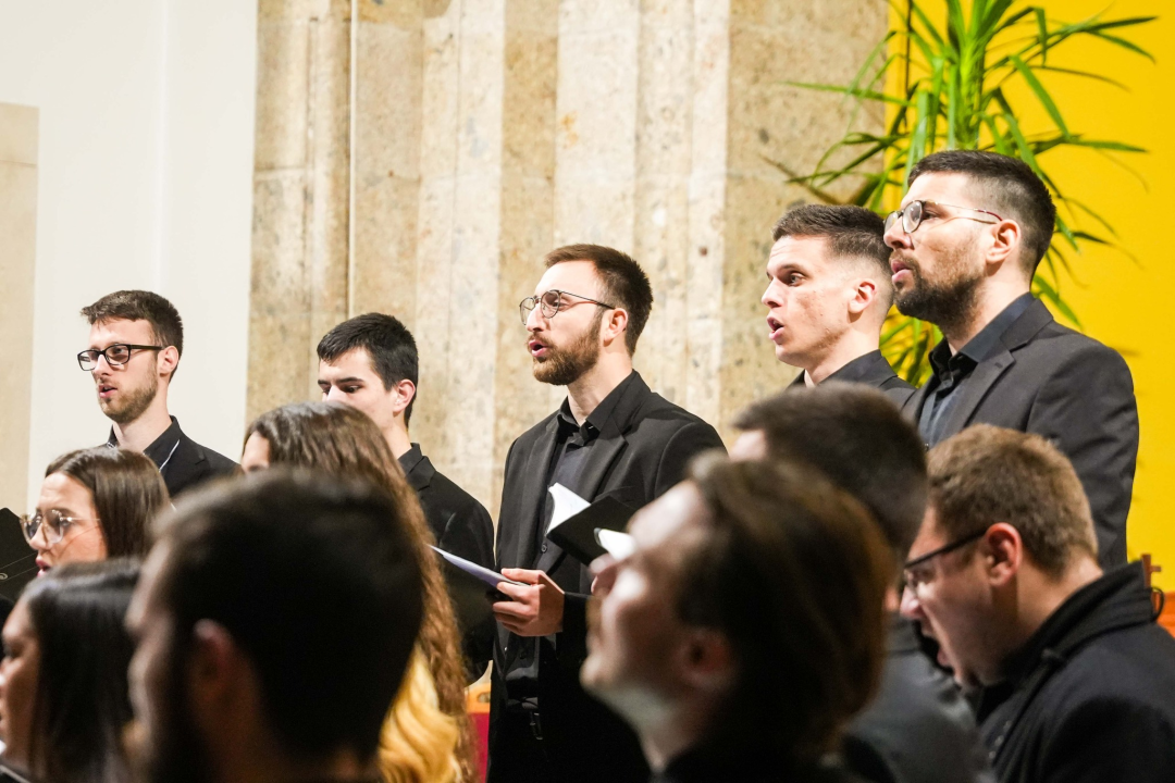 Pučki pivači KBF-a korizmenim napjevima u drniškoj Gospi od Ružarija očarali prisutne