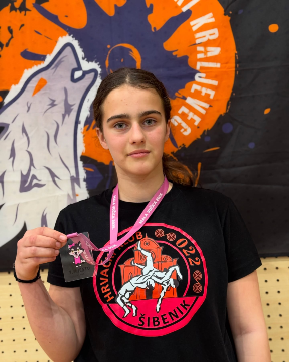 FOTO: Hrvačicama Šibenika tri medalje na 'Maloj Vučici'