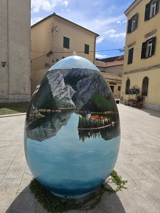 Gigantski uskršnje jaje u Skradinu