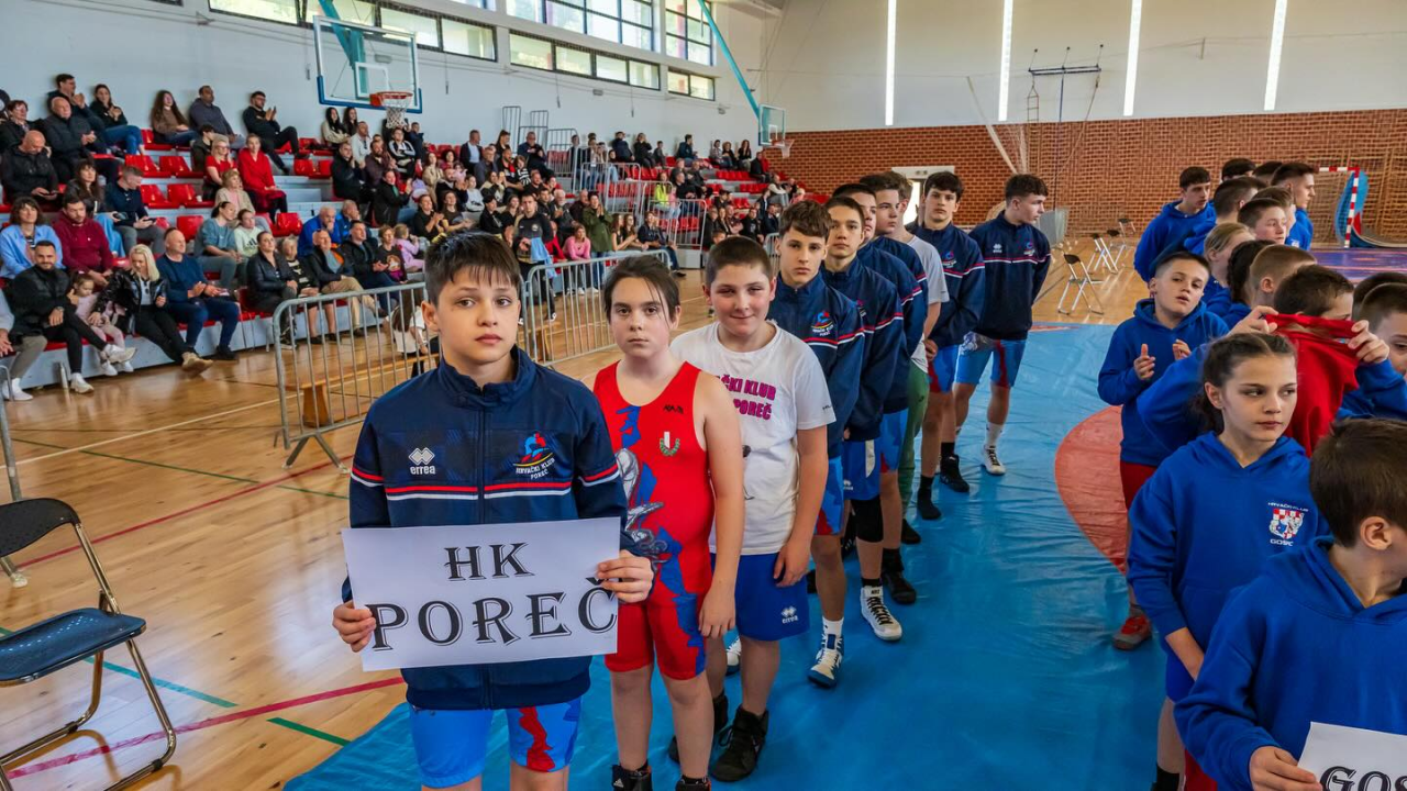 FOTO: Dva šibenska hrvačka kluba na Prvenstvu Jadranske regije s nizom ekipnih titula i 25 pojedinačnih naslova