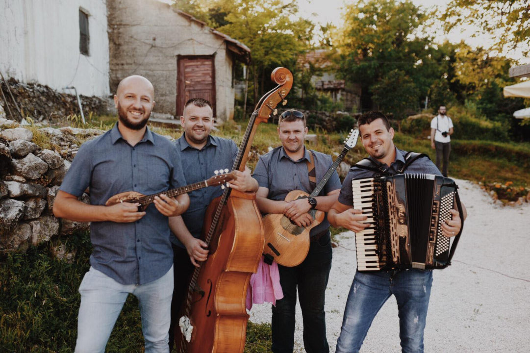 FOTO Preduskršnji glazbeni program u Mozartu: Svevremenski hitovi i nezaboravan provod!