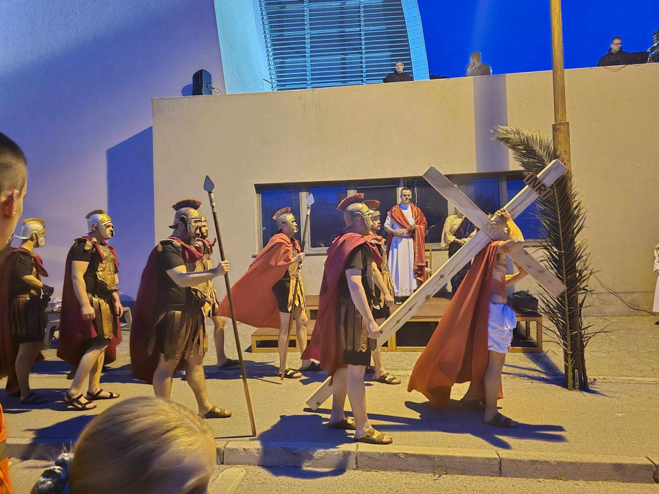 Župljani izveli snažno uprizorenje 'Muke' uoči Velikog tjedna