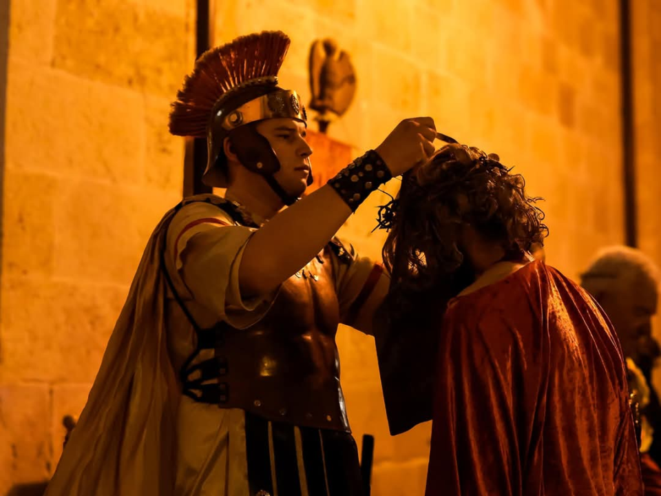 Veliki petak u Vodicama obilježen mirnom procesijom kroz grad