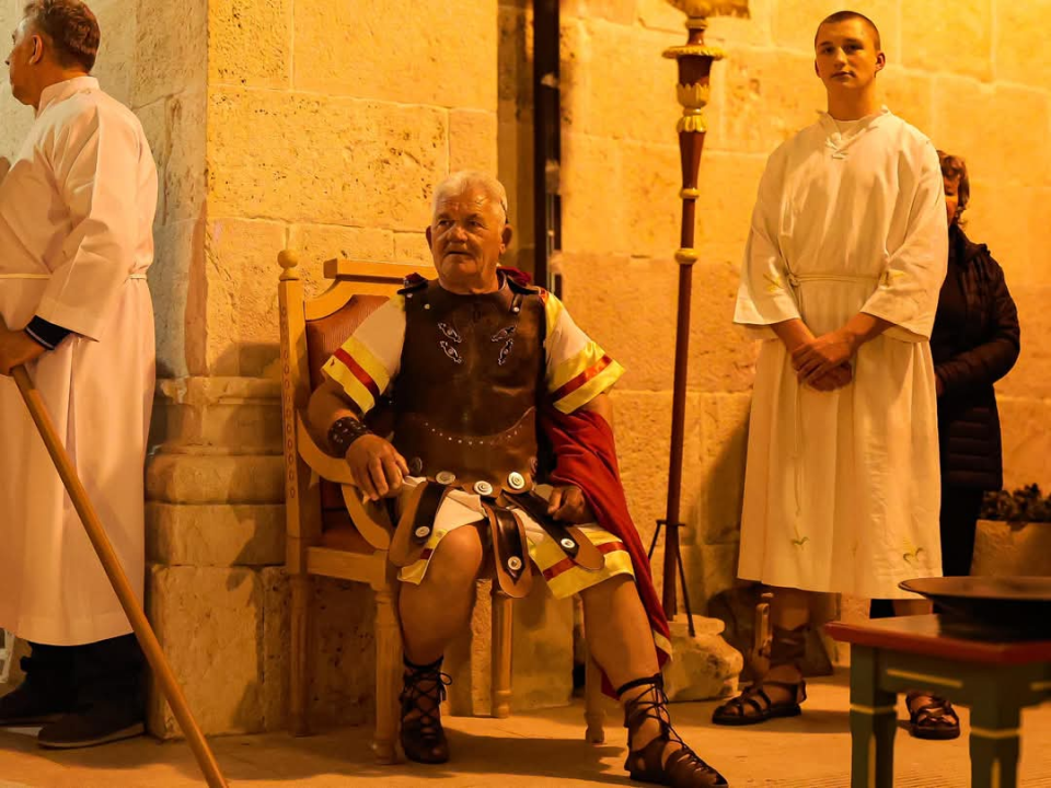 Veliki petak u Vodicama obilježen mirnom procesijom kroz grad