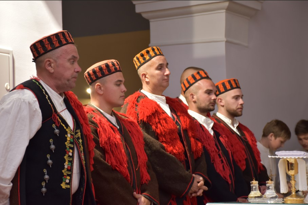 Župljani Marijina Uznesenja i ove godine uprizorili čuvanje Kristova groba