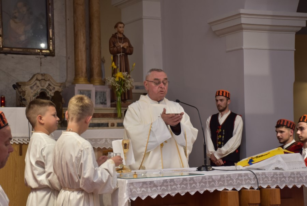 Župljani Marijina Uznesenja i ove godine uprizorili čuvanje Kristova groba