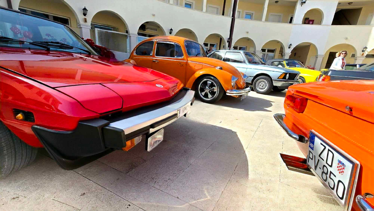 Rogoznica proslavila Uskrs uz tradicionalni doručak i izložbu oldtimera