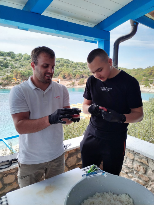 Japanska kulinarska čarolija na Kapriju: Učenici šibenskog TUŠ-a učili od chefa Enrica Krluka