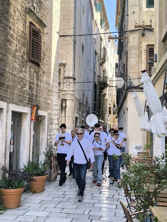 Šibenska narodna glazba budnicom obilježila 1. svibnja, fešte diljem županije