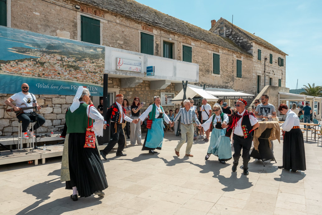 'Taste like...marenda' u Primoštenu: U dobroj hrani i zabavnom programu uživali i domaći i furešti