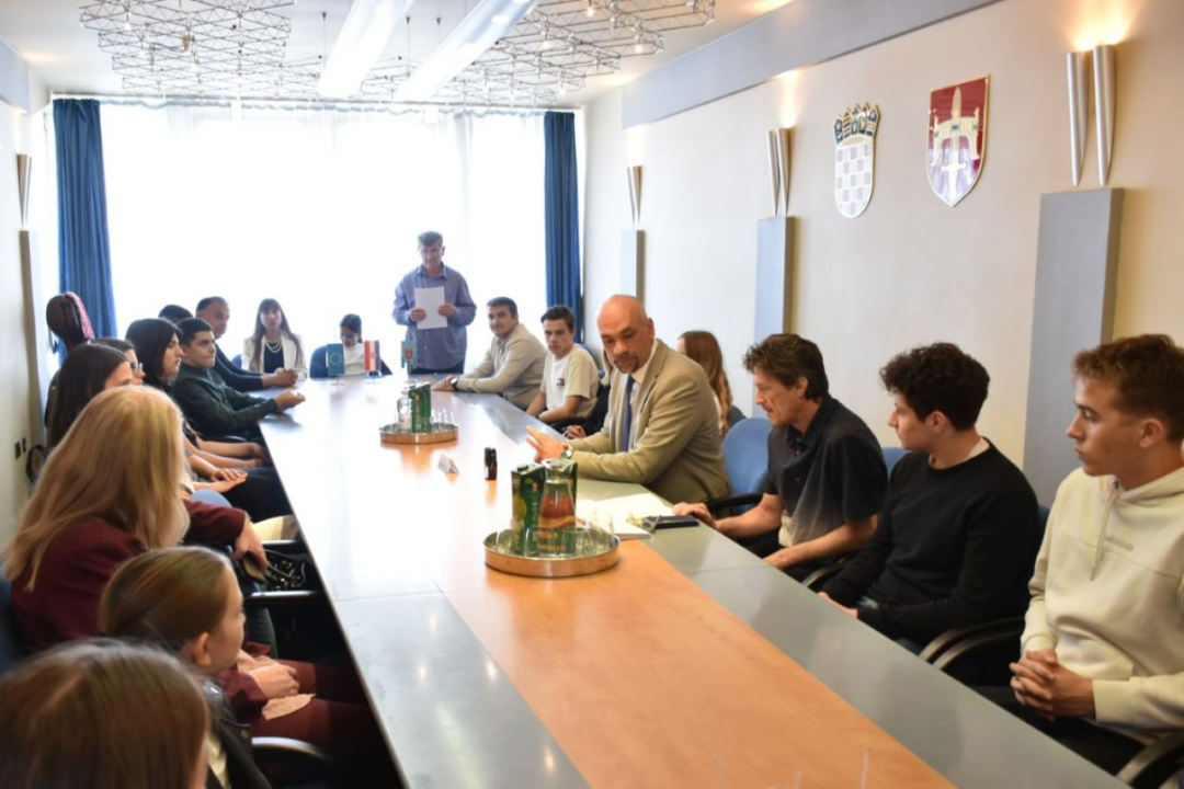 Najuspješniji učenici na prijemu kod župana: ‘Budite ponosni na sebe kao što smo mi ponosni na vas’