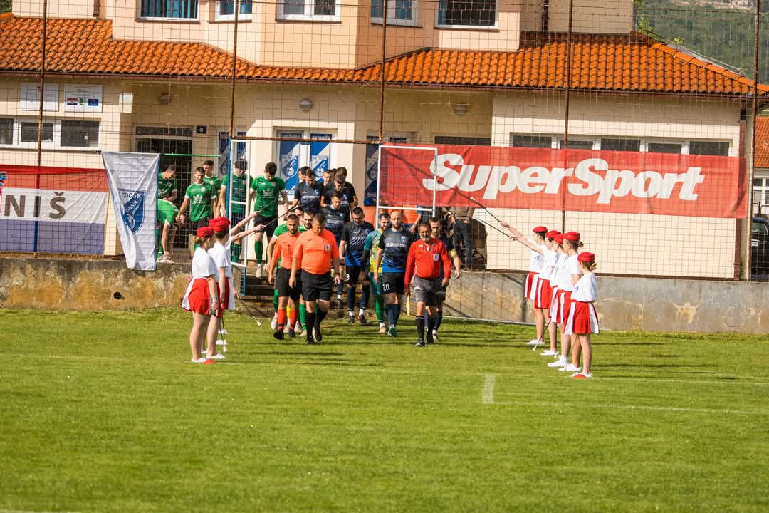 Drniške mažoretkinje prvi put otvorile utakmicu