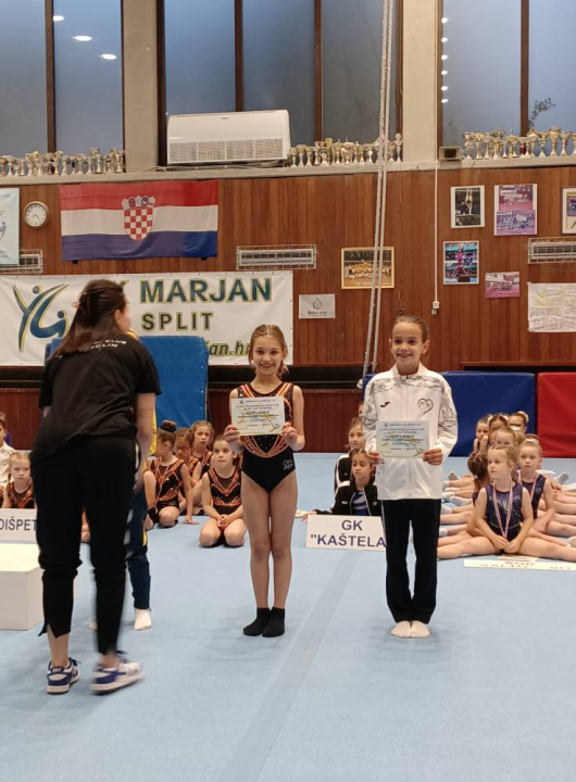 FOTO Gimnastičarke Dišpeta uzele dvije ekipne medalje u Splitu, Roku Zoriću pojedinačno zlato