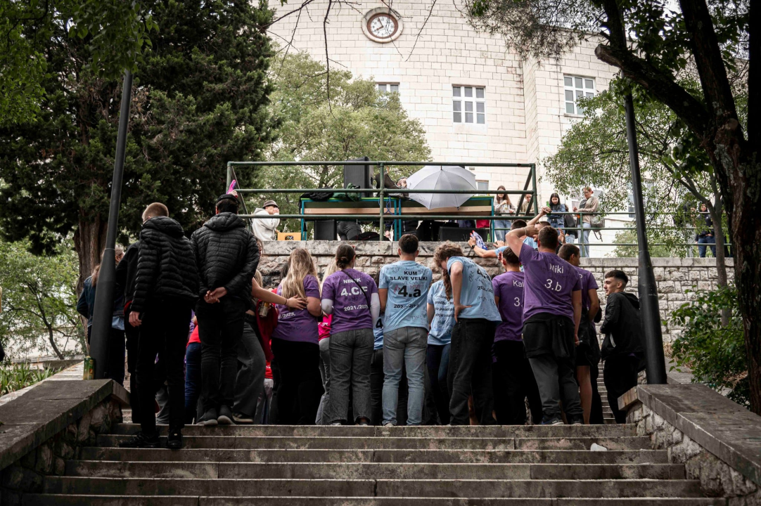Šibenski maturanti slave zadnji dan škole: 'Volio bih se poslije faksa vratiti ovdje'