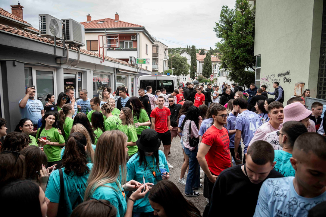 Šibenski maturanti slave zadnji dan škole: 'Volio bih se poslije faksa vratiti ovdje'