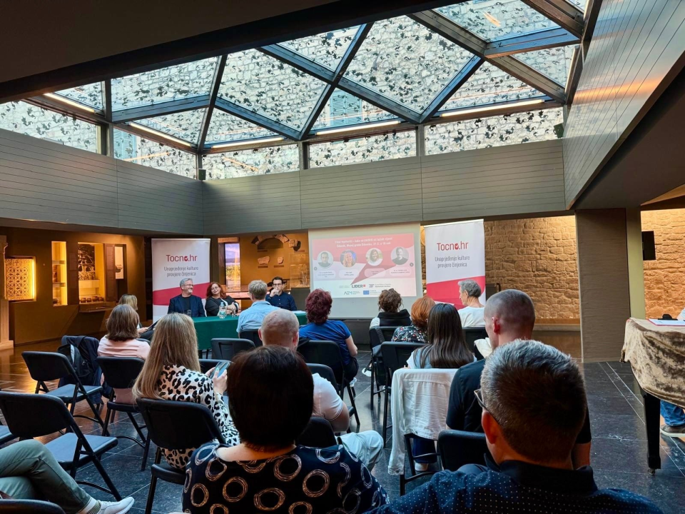 Rasprava u Šibenskom muzeju o moći dezinformacija: Kako se obraniti od lažnih vijesti?