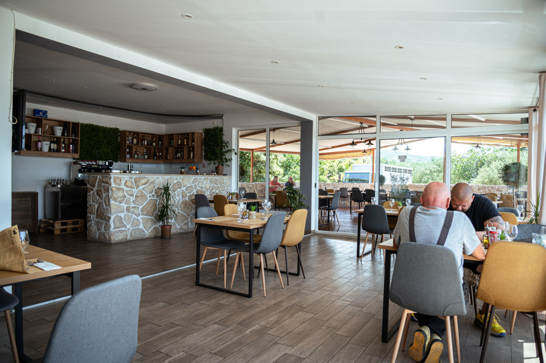 FOTO Glazba uživo i vrhunska spiza – Bore i Ermin u restoranu Mačak!