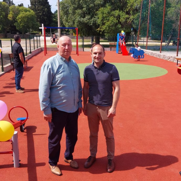 Postor za igru najmlađih: U Mirlović Zagori svečano otvoreno dječje igralište