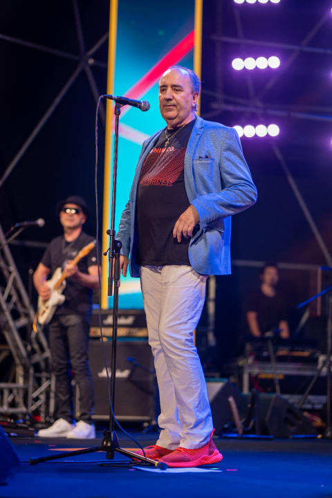 Prva večer CMC festivala u Vodicama oduševila publiku: The Frajle zagrijale atmosferu, Mladen Grdović izazvao delirij na rivi