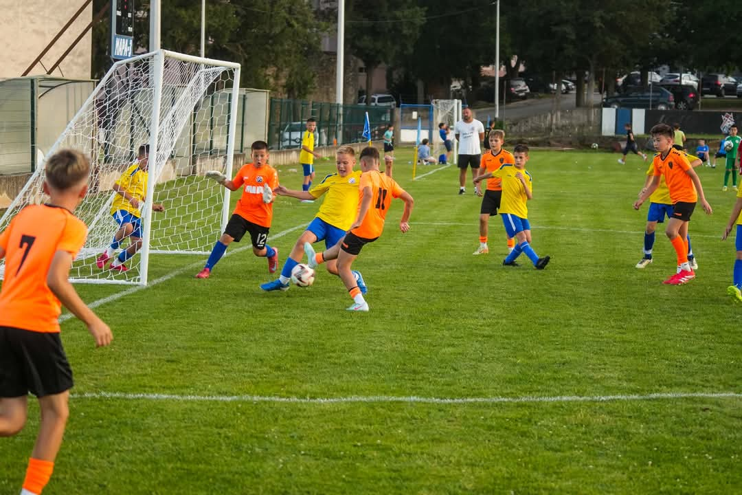 FOTO Ekipa Šibenika U11 prva na tribunjskom, četvrta na drniškom turniru