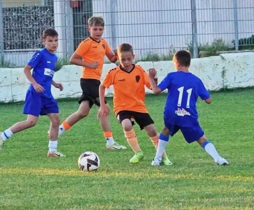 FOTO Ekipa Šibenika U11 prva na tribunjskom, četvrta na drniškom turniru