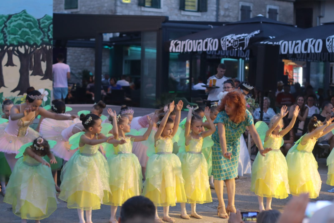 Mlade tribunjske balerine pretvorile Pirovac u vilinsku pozornicu