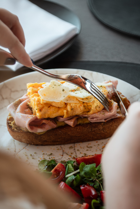 Savršeno jutro u srcu Šibenika: Brunch na terasi s najljepšim pogledom na Kanal sv. Ante