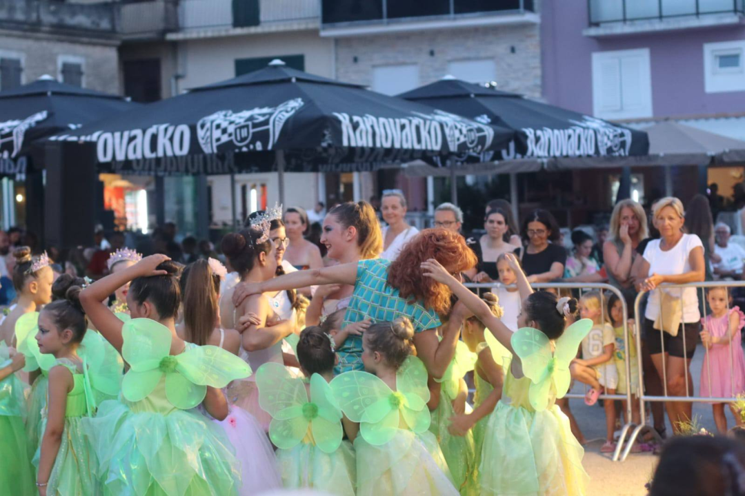 Šibenčanka Meri Višnjić i njene balerine  u Tribunju stvaraju bajku