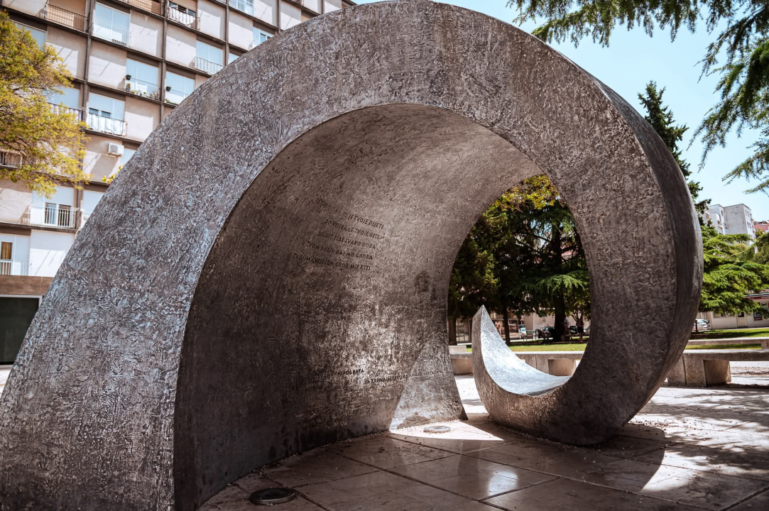 Baldekin 2 i 3: Simbol šibenskog duha, spoj sporta, obrazovanja i sjećanja