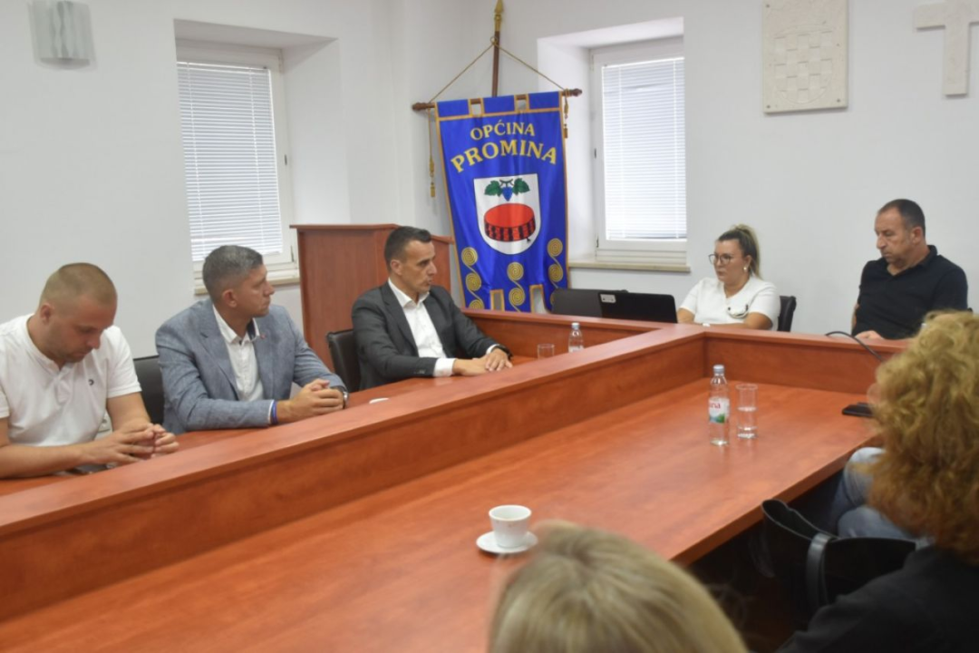 Župan Rakić u prvom službenom posjetu Gradu Drnišu i Općinama Promini i Ružić