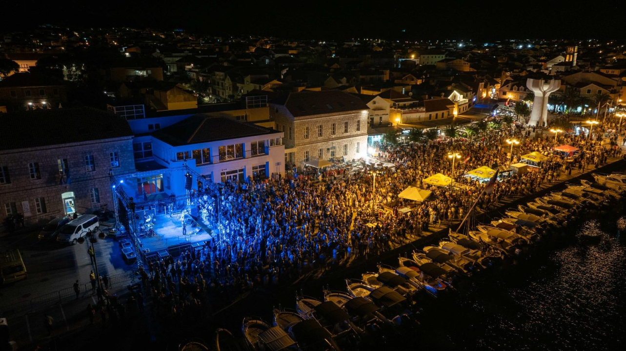 Spektakularna vodička fešta oduševila tisuće posjetitelja