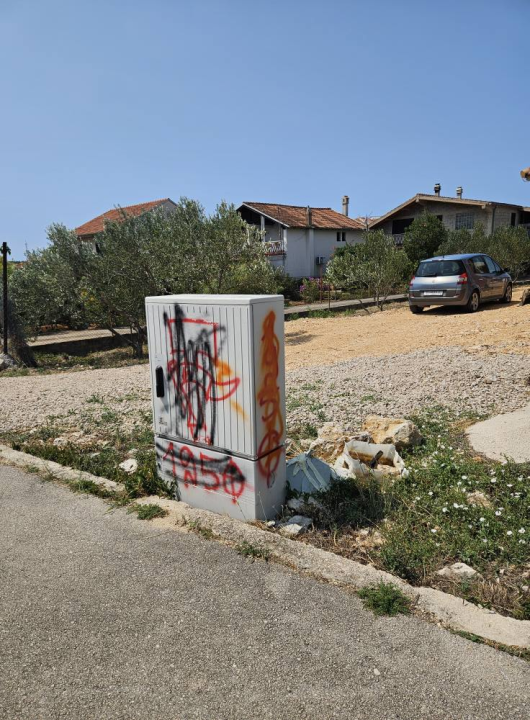  FOTO Vandali poharali Zaton, na meti česma, prometni znakovi, autobusna stajališta...