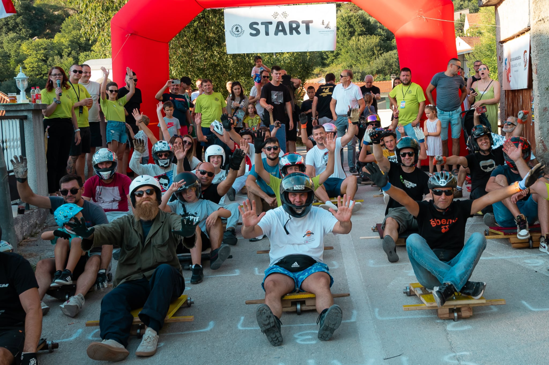 Tradicionalna Utrka karića u Rupama i ove godine oduševila posjetitelje i natjecatelje