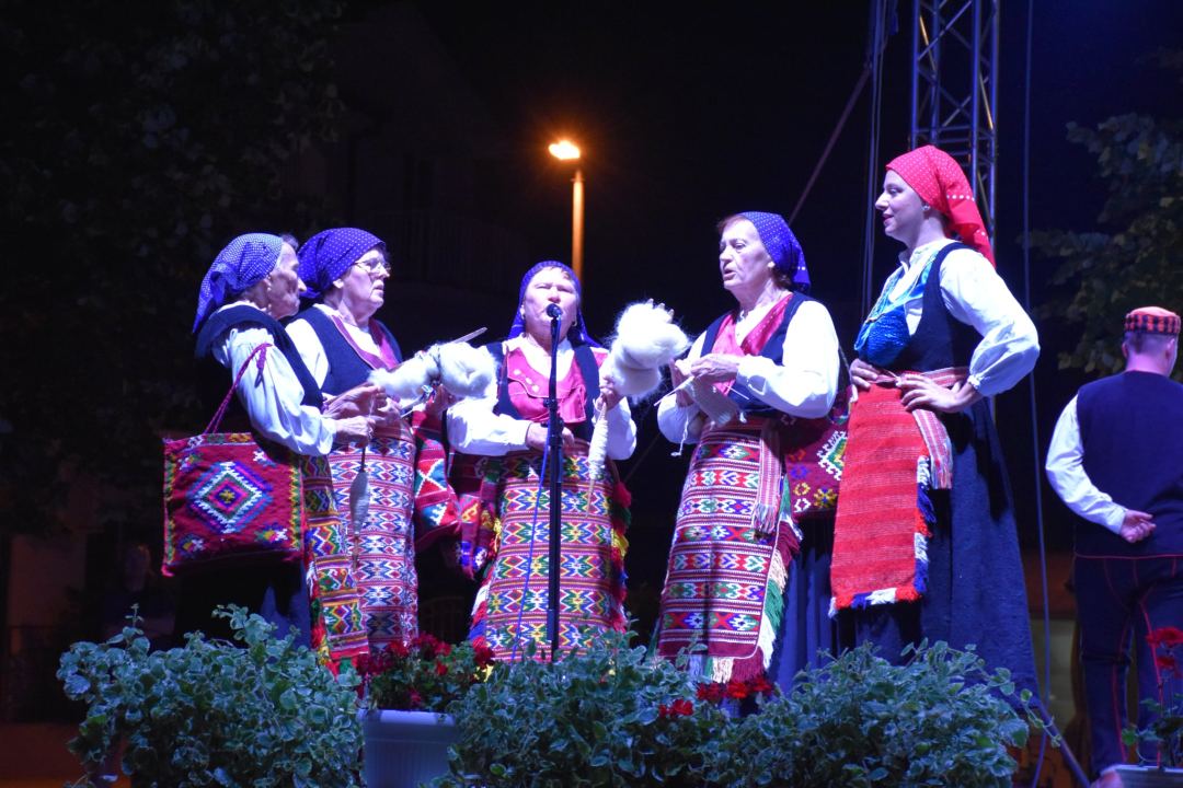 Članovi KUD-a 'Zvona Zagore' iz Mirlovića u Posušju predstavili raskoš svojih plesova, nošnji, napjeva i običaja